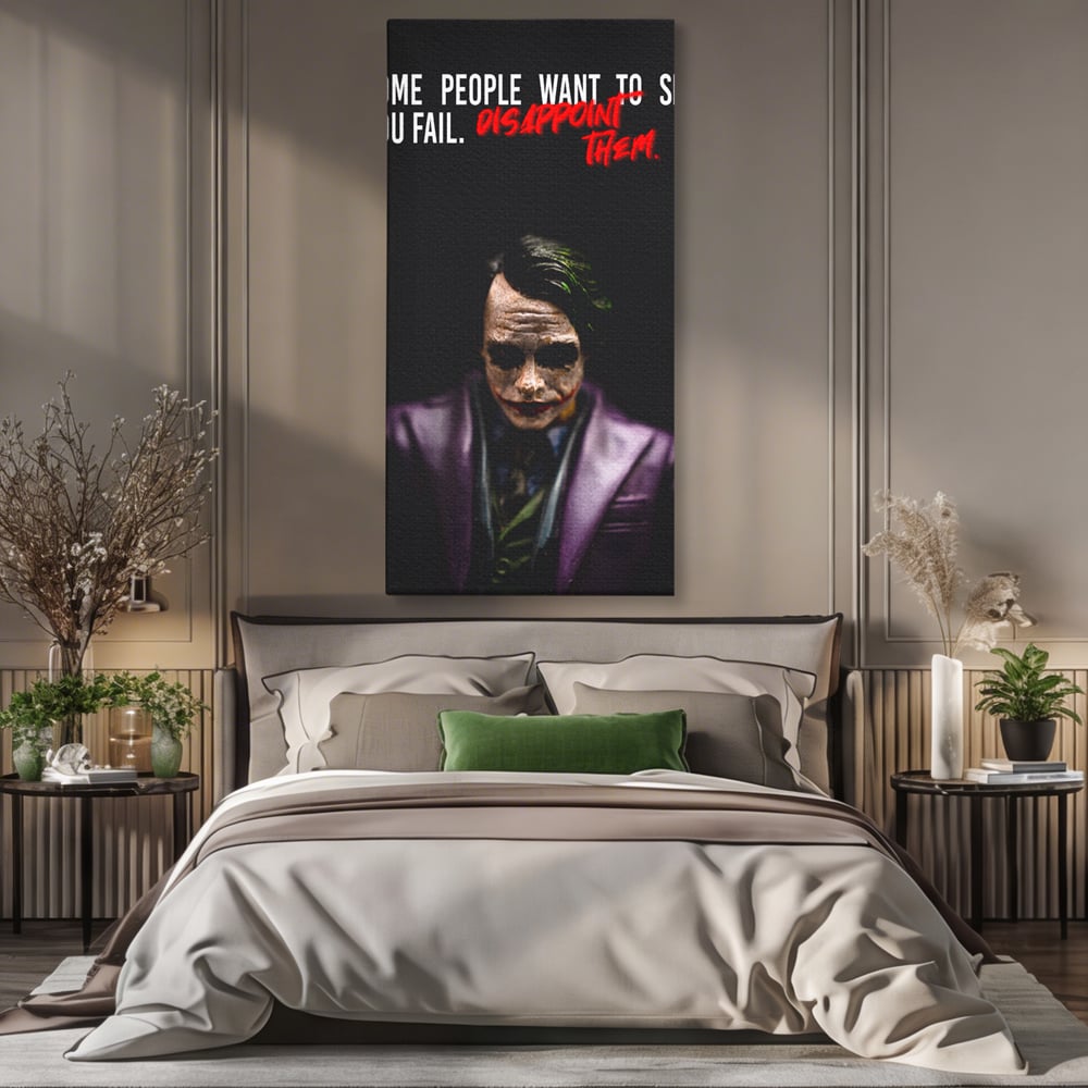 Tablou canvas cu tablou canvas cu joker si mesaj motivational, fara rama, pe sasiu de lemn, pe perete intr-un dormitor